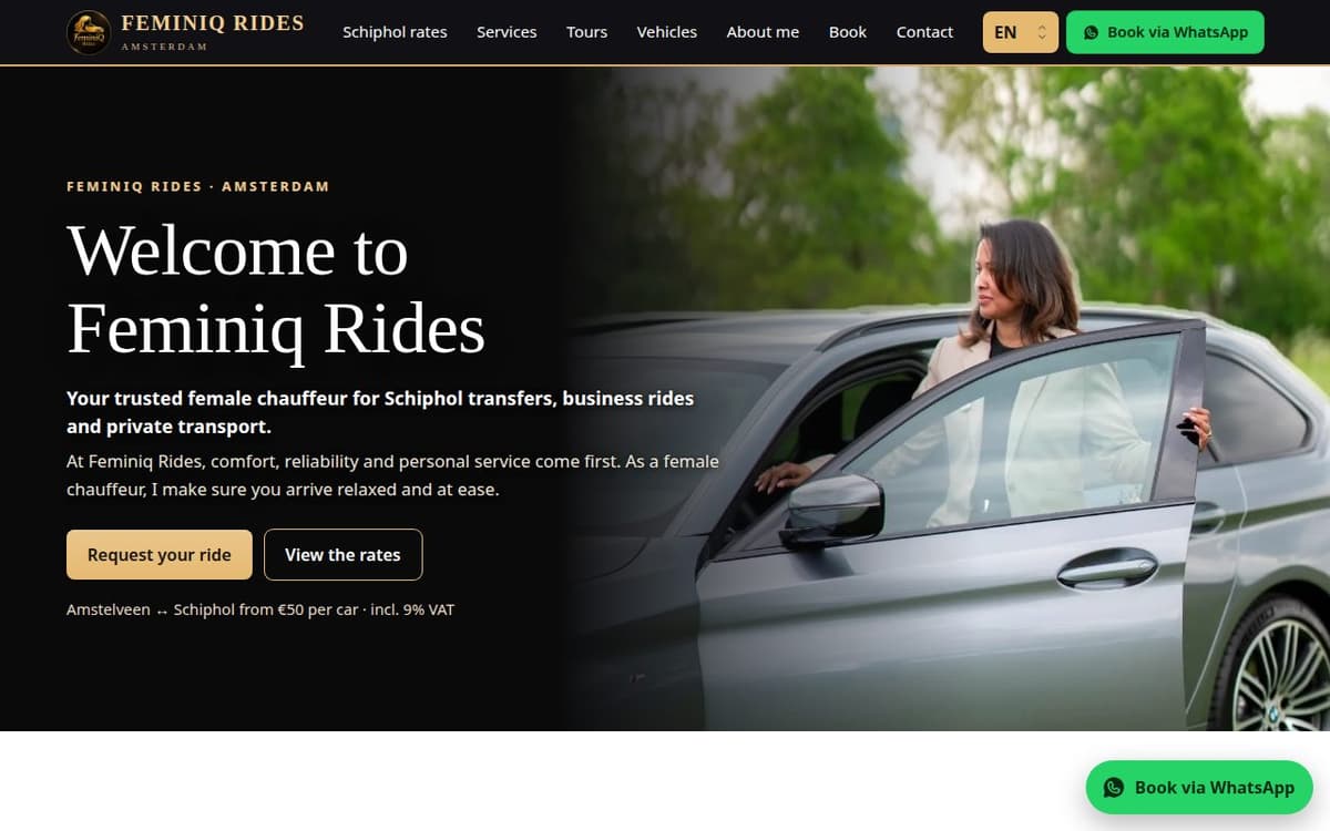 Startpagina van FeminiQ Rides met een vrouwelijke chauffeur bij een BMW, knoppen om een rit aan te vragen en de tarieven te bekijken en de Schiphol-prijs per auto