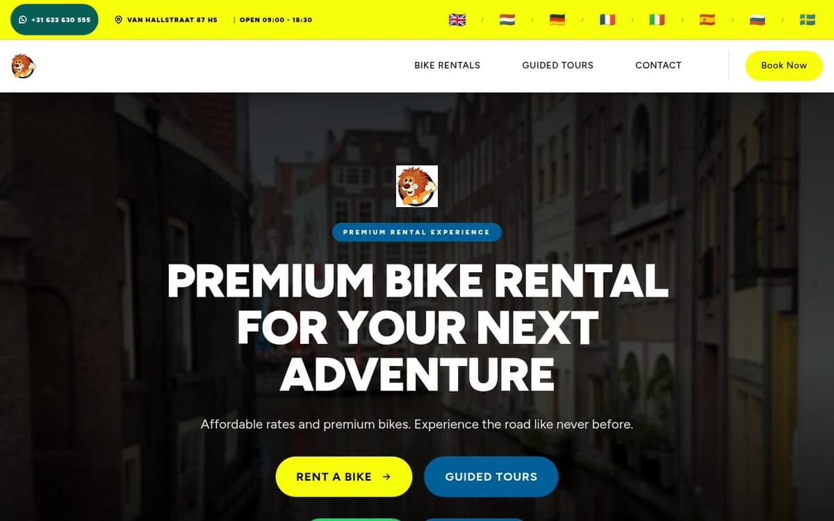 Startpagina van Garileo met de tekst Premium bike rental for your next adventure, een rij vlaggen voor acht talen, het WhatsApp-nummer en de knoppen om een fiets te huren of een tour te boeken